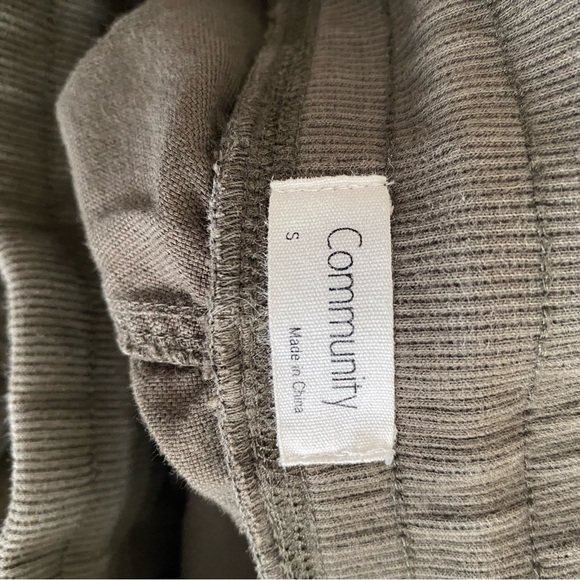 Aritizia Community - Military Green Cotton Cargo Pant - Small - Picture 6 of 9